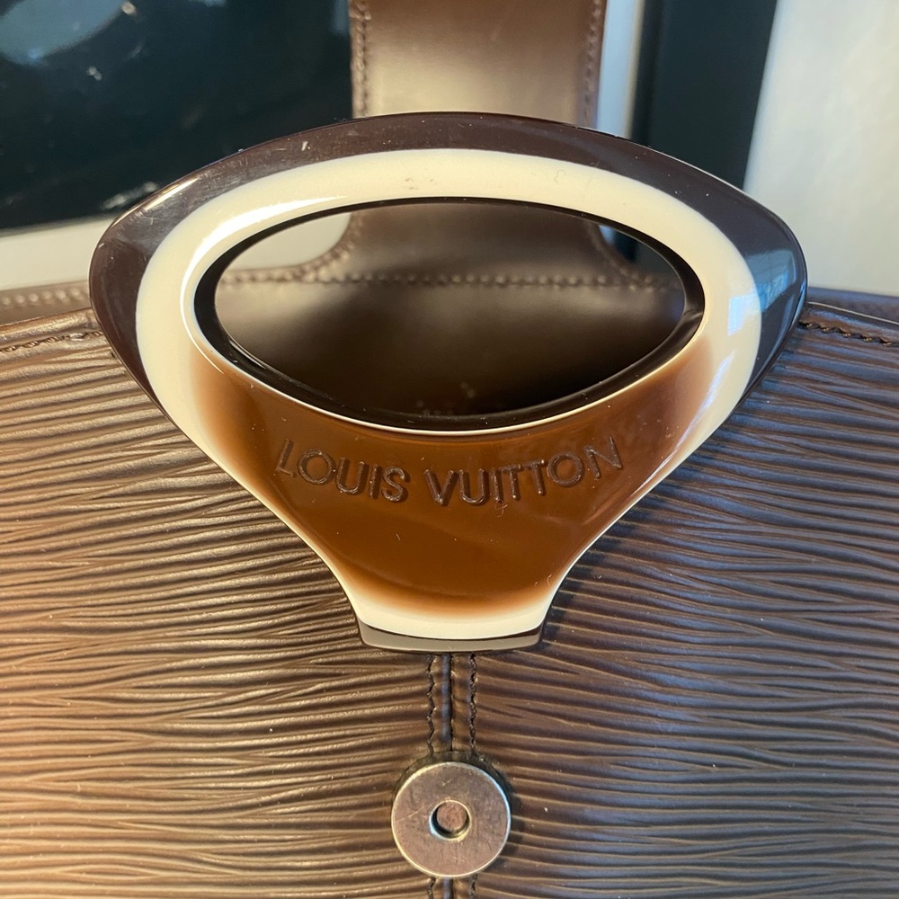 Louis Vuitton Brown Epi Leather Shoulder Bag - Picture 10 of 15